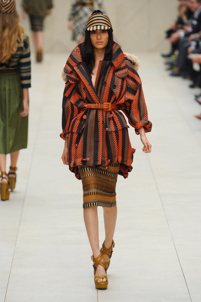 desfile-burberry-londres-verao2012rtw-139