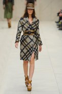 desfile-burberry-londres-verao2012rtw-140