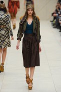 desfile-burberry-londres-verao2012rtw-141