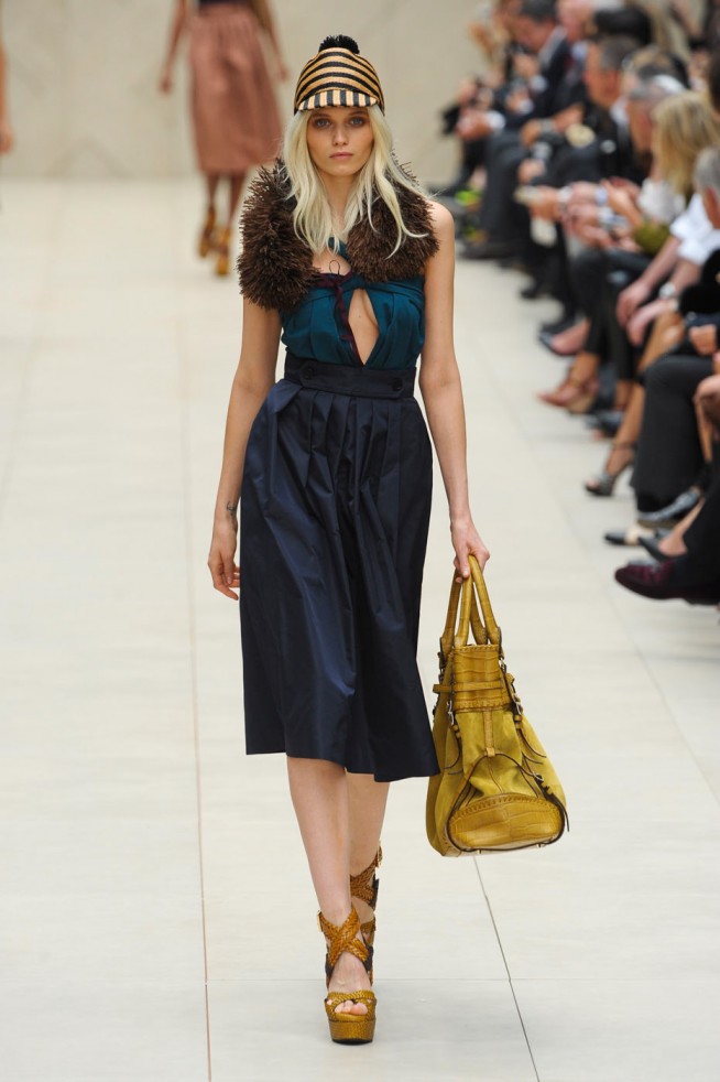desfile-burberry-londres-verao2012rtw-144