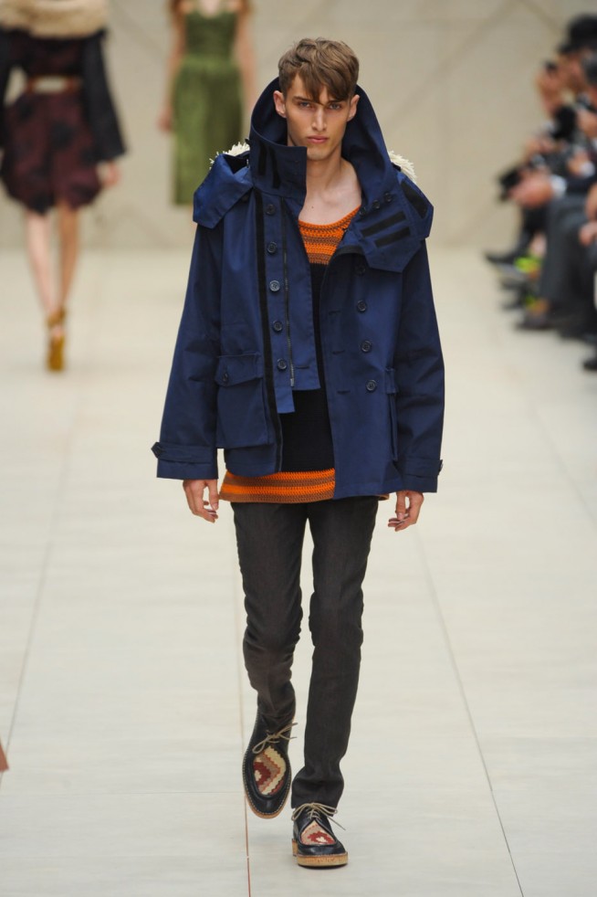 desfile-burberry-londres-verao2012rtw-148