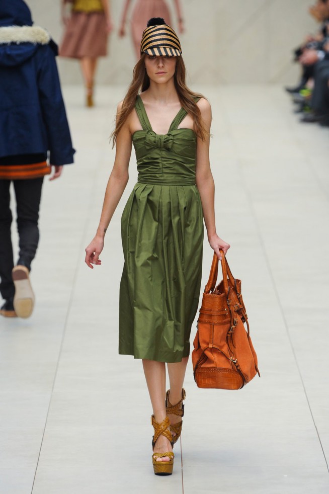 desfile-burberry-londres-verao2012rtw-149
