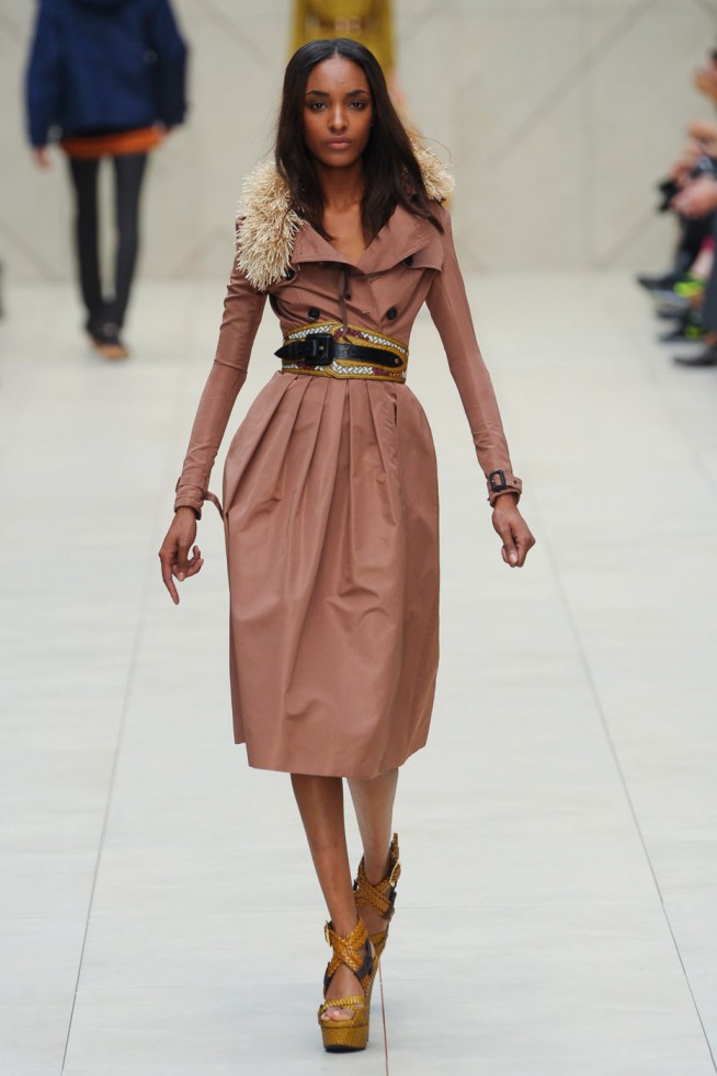 desfile-burberry-londres-verao2012rtw-150
