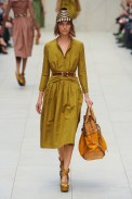 desfile-burberry-londres-verao2012rtw-151