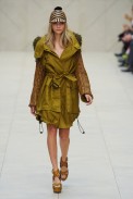 desfile-burberry-londres-verao2012rtw-152