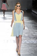 desfile-prada-milao-verao2012rtw-122