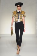 desfile-moschinoi-milao-verao2012rtw-103