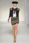 desfile-moschinoi-milao-verao2012rtw-104