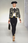 desfile-moschinoi-milao-verao2012rtw-105