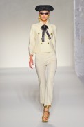 desfile-moschinoi-milao-verao2012rtw-122
