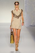 desfile-moschinoi-milao-verao2012rtw-138