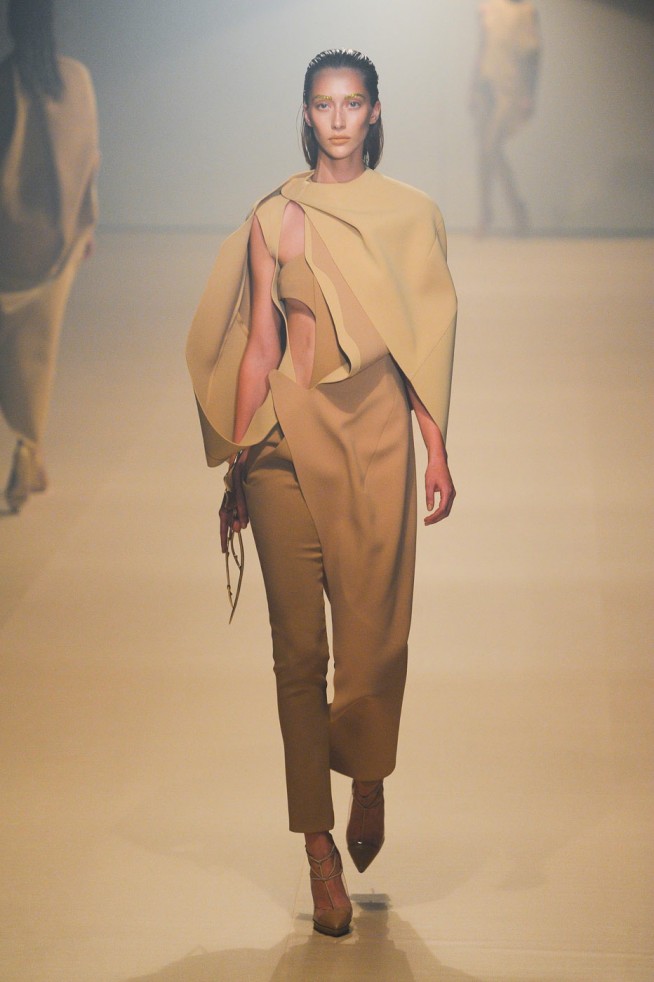 desfile-mugler-paris-verao2012rtw-102
