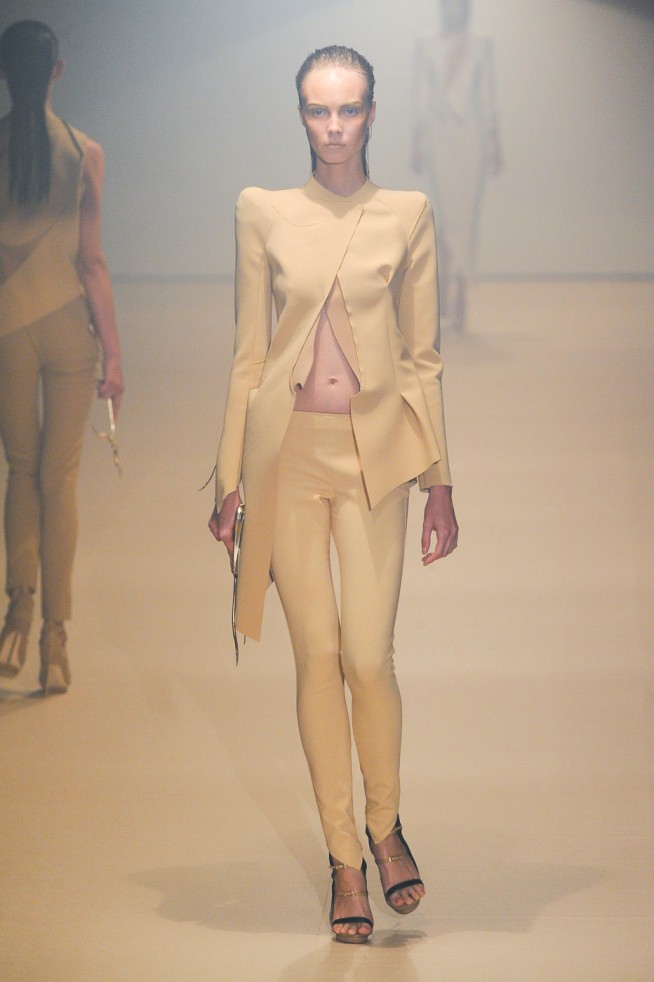 desfile-mugler-paris-verao2012rtw-104