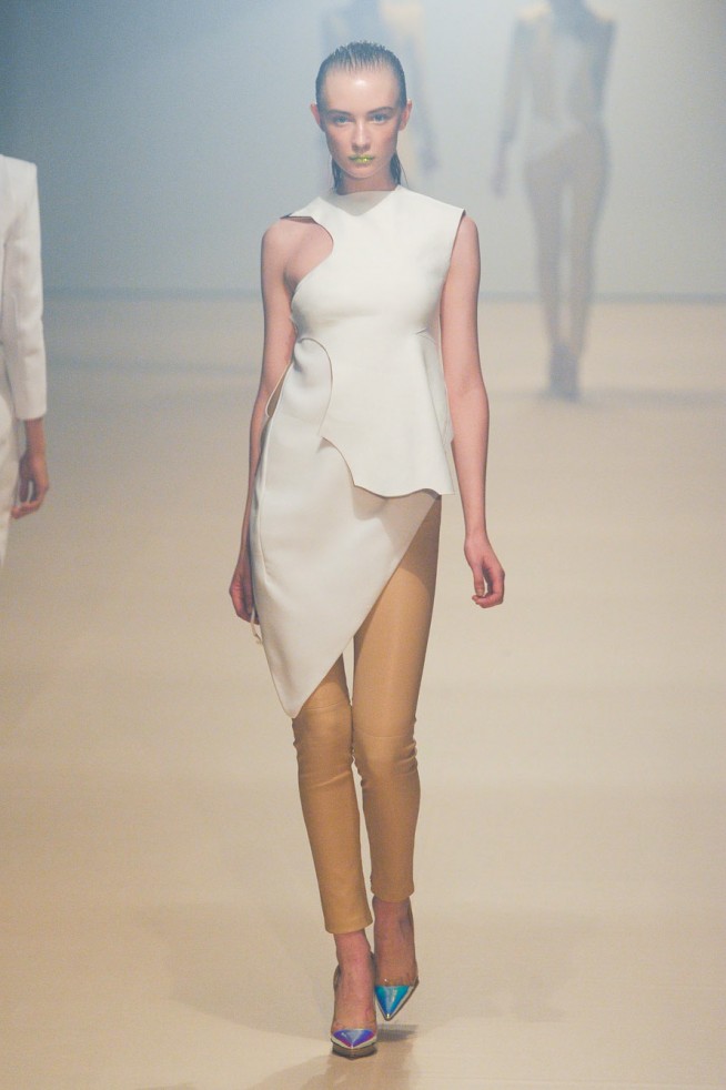 desfile-mugler-paris-verao2012rtw-106