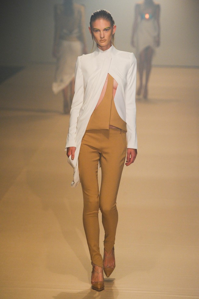 desfile-mugler-paris-verao2012rtw-111