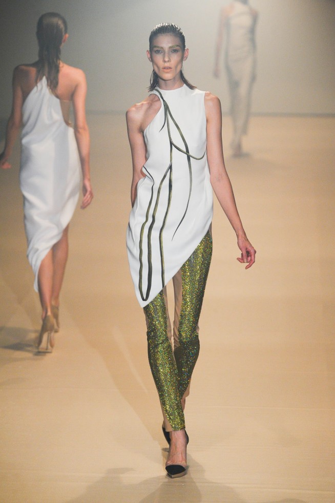 desfile-mugler-paris-verao2012rtw-114