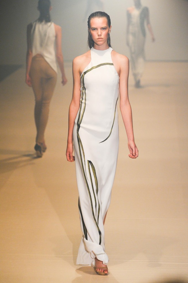 desfile-mugler-paris-verao2012rtw-115