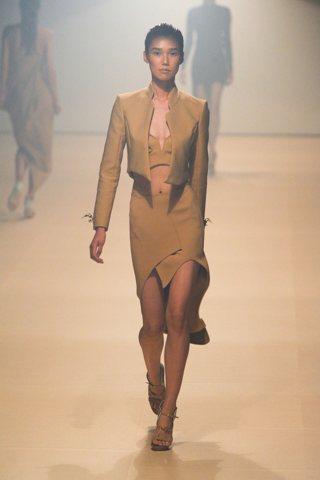 desfile-mugler-paris-verao2012rtw-127