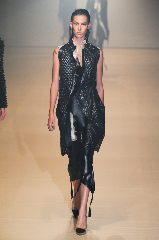 desfile-mugler-paris-verao2012rtw-132