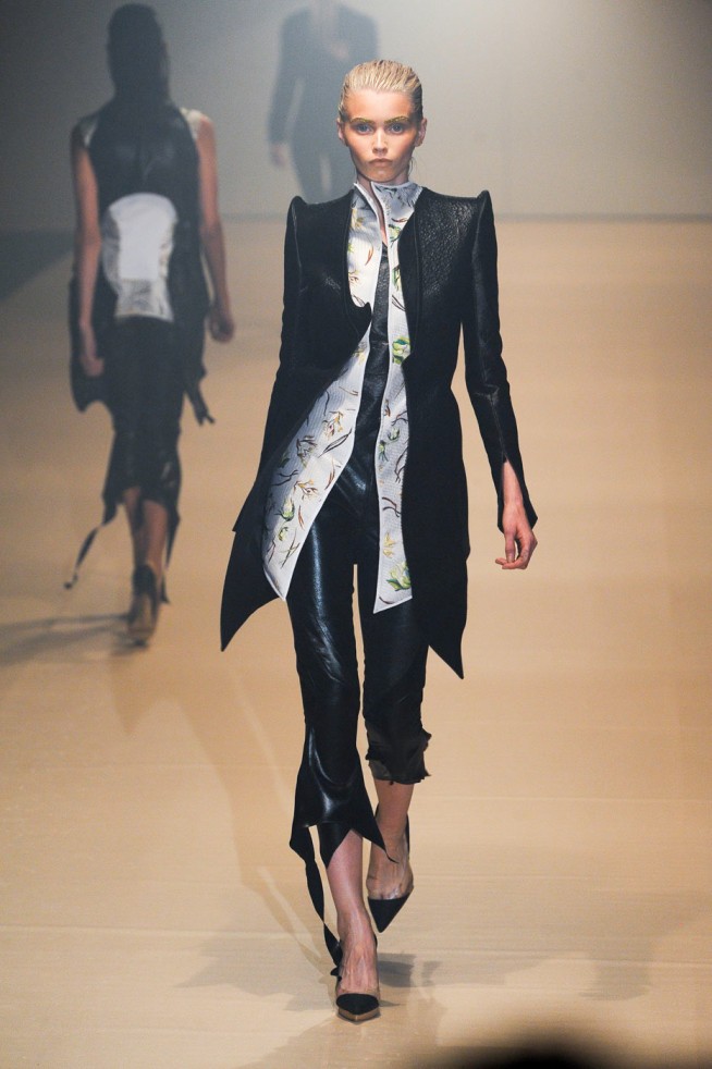desfile-mugler-paris-verao2012rtw-133