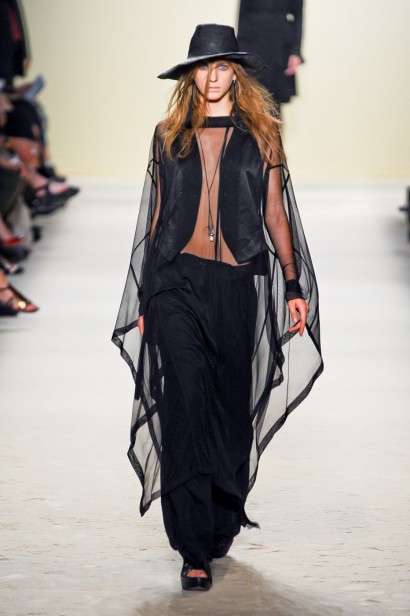 desfile-ann-demeulemeester-paris-verao2012rtw-100