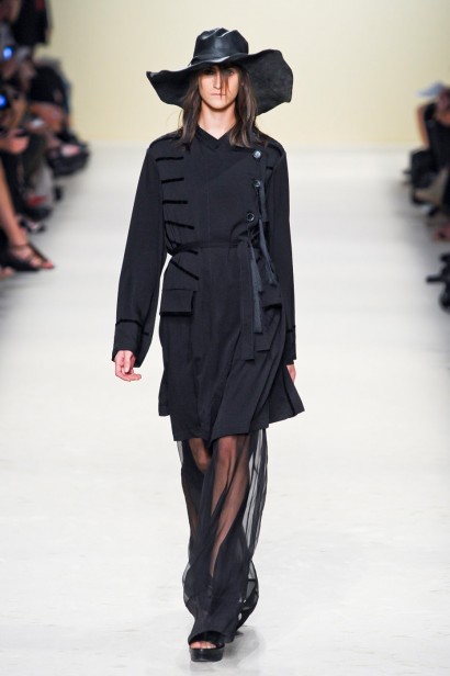 desfile-ann-demeulemeester-paris-verao2012rtw-102