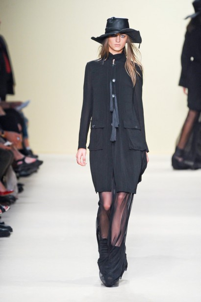 desfile-ann-demeulemeester-paris-verao2012rtw-105
