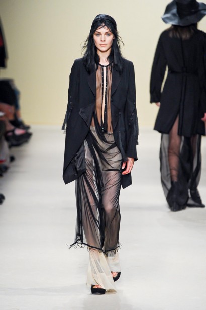 desfile-ann-demeulemeester-paris-verao2012rtw-108