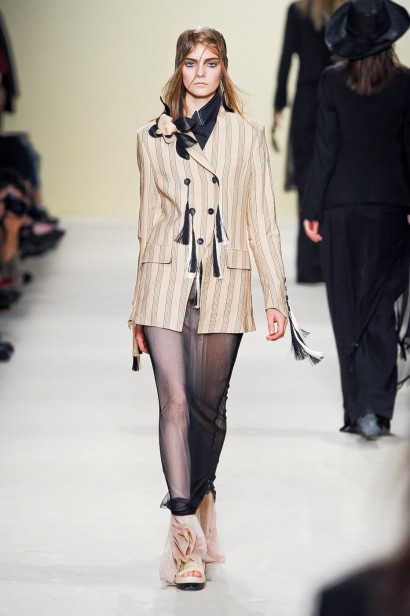 desfile-ann-demeulemeester-paris-verao2012rtw-109