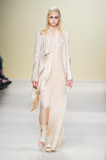 desfile-ann-demeulemeester-paris-verao2012rtw-112