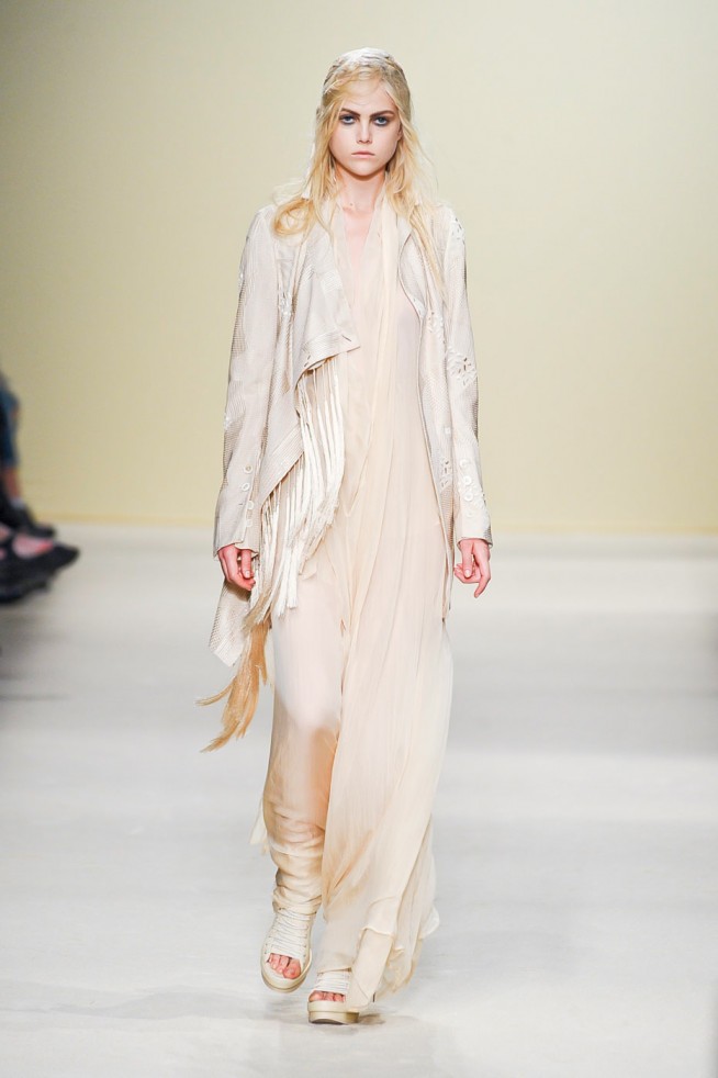 desfile-ann-demeulemeester-paris-verao2012rtw-112