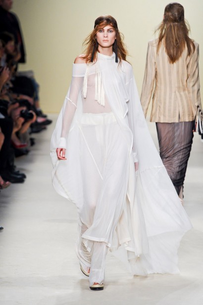 desfile-ann-demeulemeester-paris-verao2012rtw-116