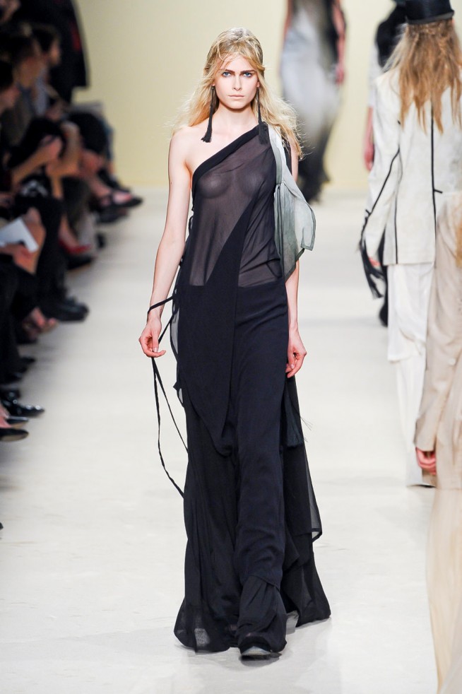 desfile-ann-demeulemeester-paris-verao2012rtw-118
