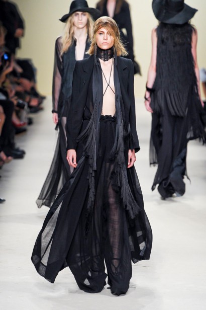 desfile-ann-demeulemeester-paris-verao2012rtw-123
