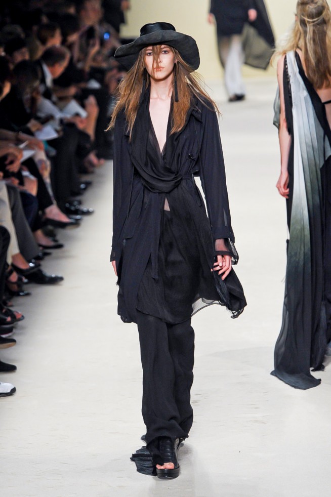 desfile-ann-demeulemeester-paris-verao2012rtw-124