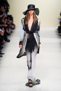 desfile-ann-demeulemeester-paris-verao2012rtw-126
