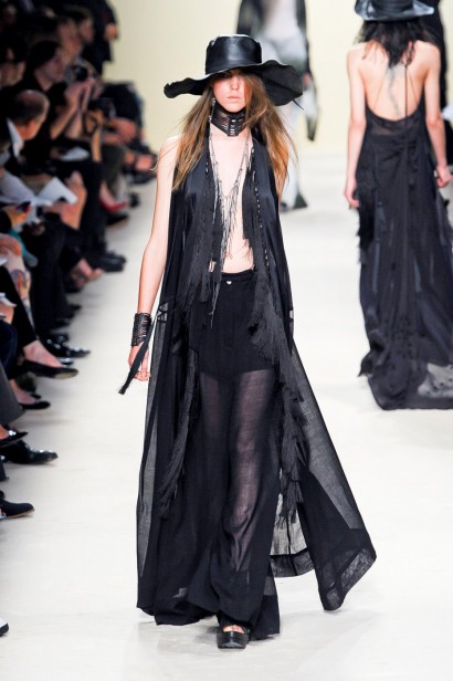 desfile-ann-demeulemeester-paris-verao2012rtw-127