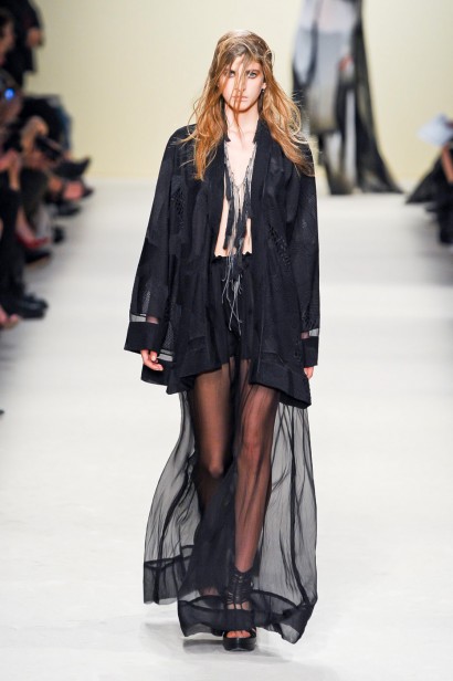 desfile-ann-demeulemeester-paris-verao2012rtw-129
