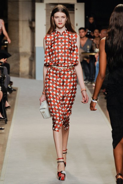 desfile-loewe-paris-verao2012rtw-127