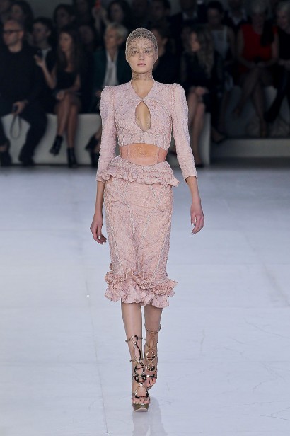 desfile-alexandermcqueen-paris-verao2012rtw-107