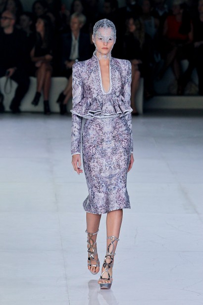 desfile-alexandermcqueen-paris-verao2012rtw-112