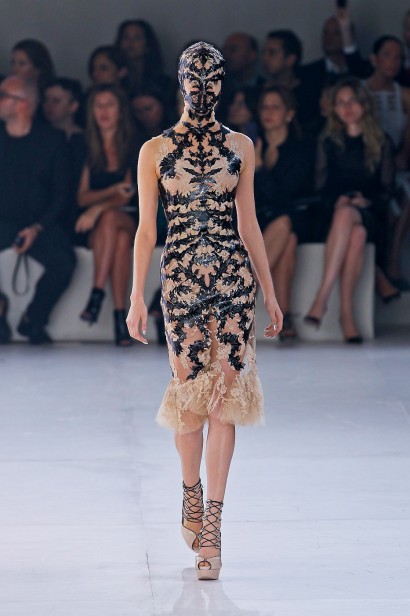 desfile-alexandermcqueen-paris-verao2012rtw-118