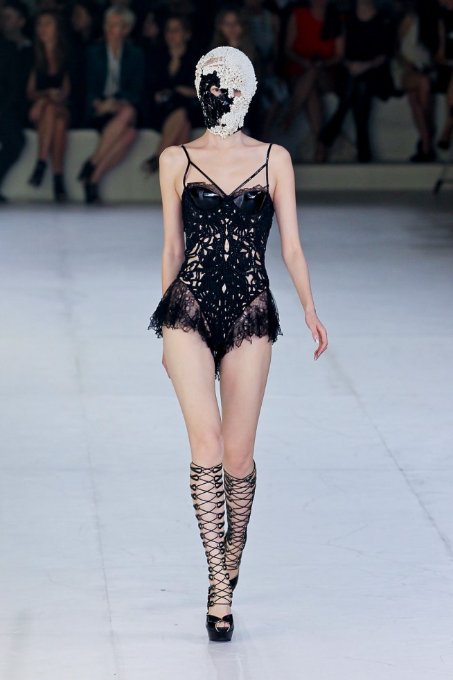 desfile-alexandermcqueen-paris-verao2012rtw-121