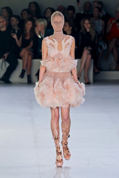 desfile-alexandermcqueen-paris-verao2012rtw-122