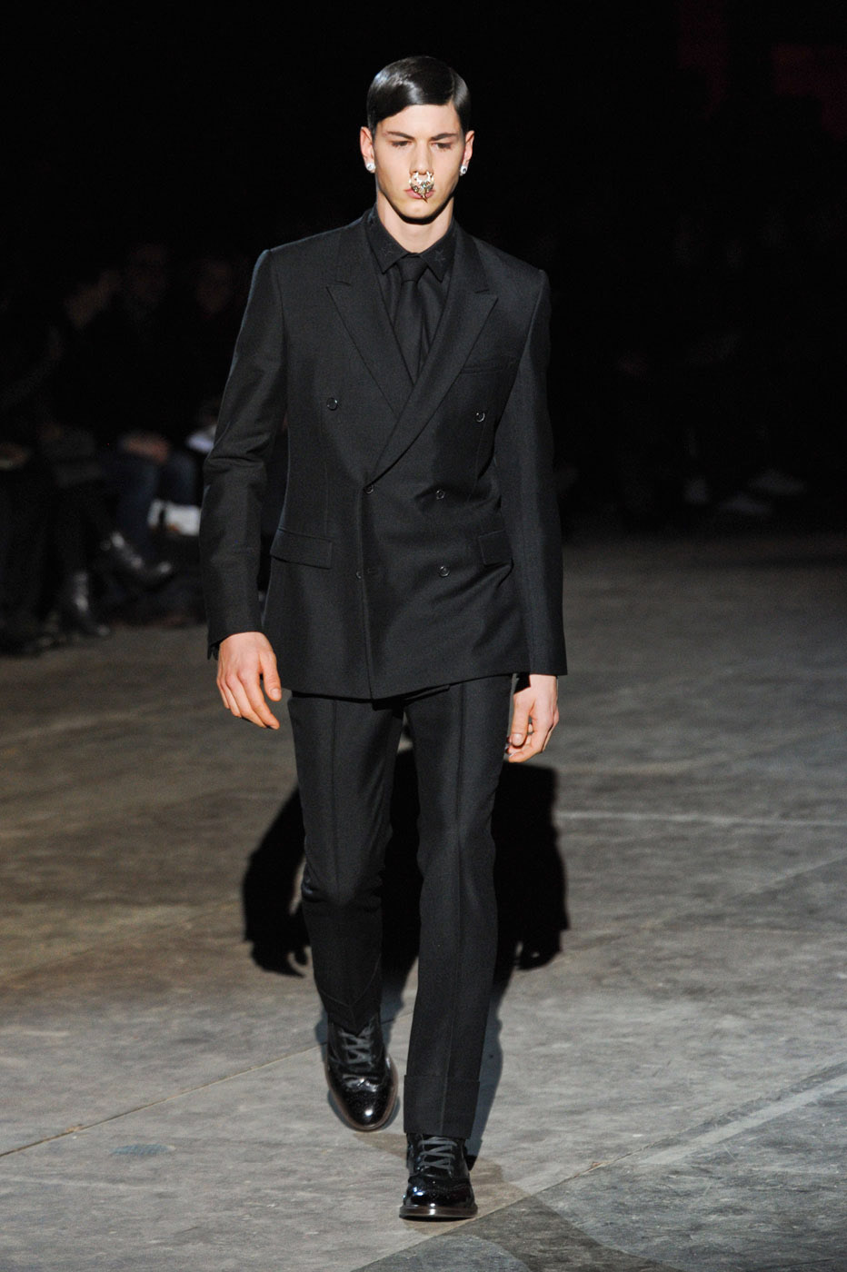 desfile-givenchy-paris-men-inverno2012-100