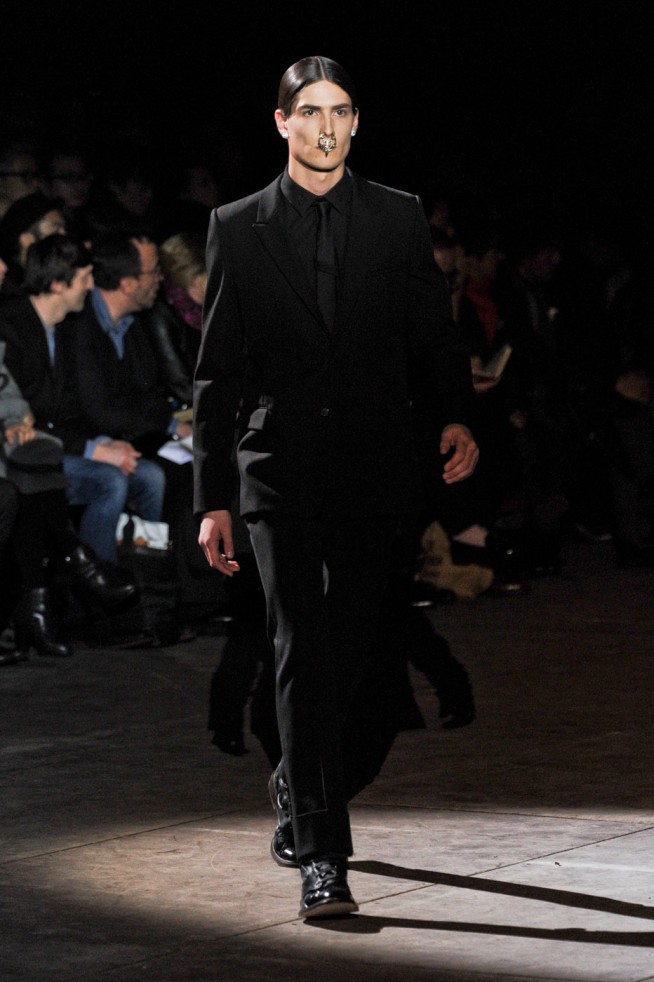 desfile-givenchy-paris-men-inverno2012-102