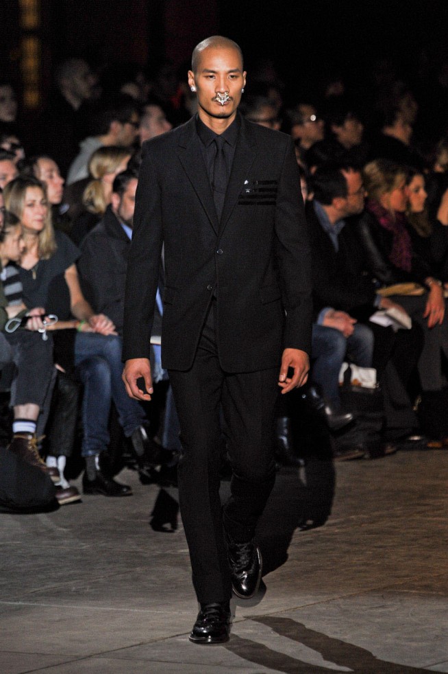 desfile-givenchy-paris-men-inverno2012-105