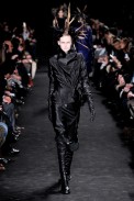 desfile-ann-demeulemeester-paris-inv2012-100