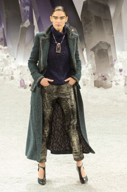 desfile-chanel-paris-inverno2012-117