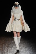 desfile-mcqueen-paris-inverno2012-103